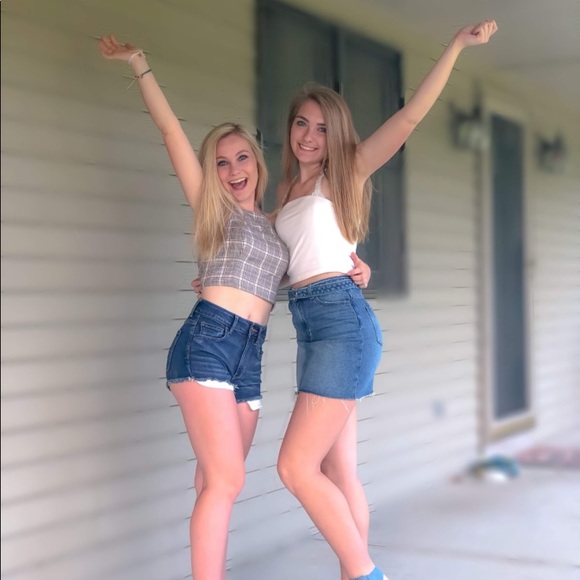 Meet your posher, Callie - Picture 2 of 4